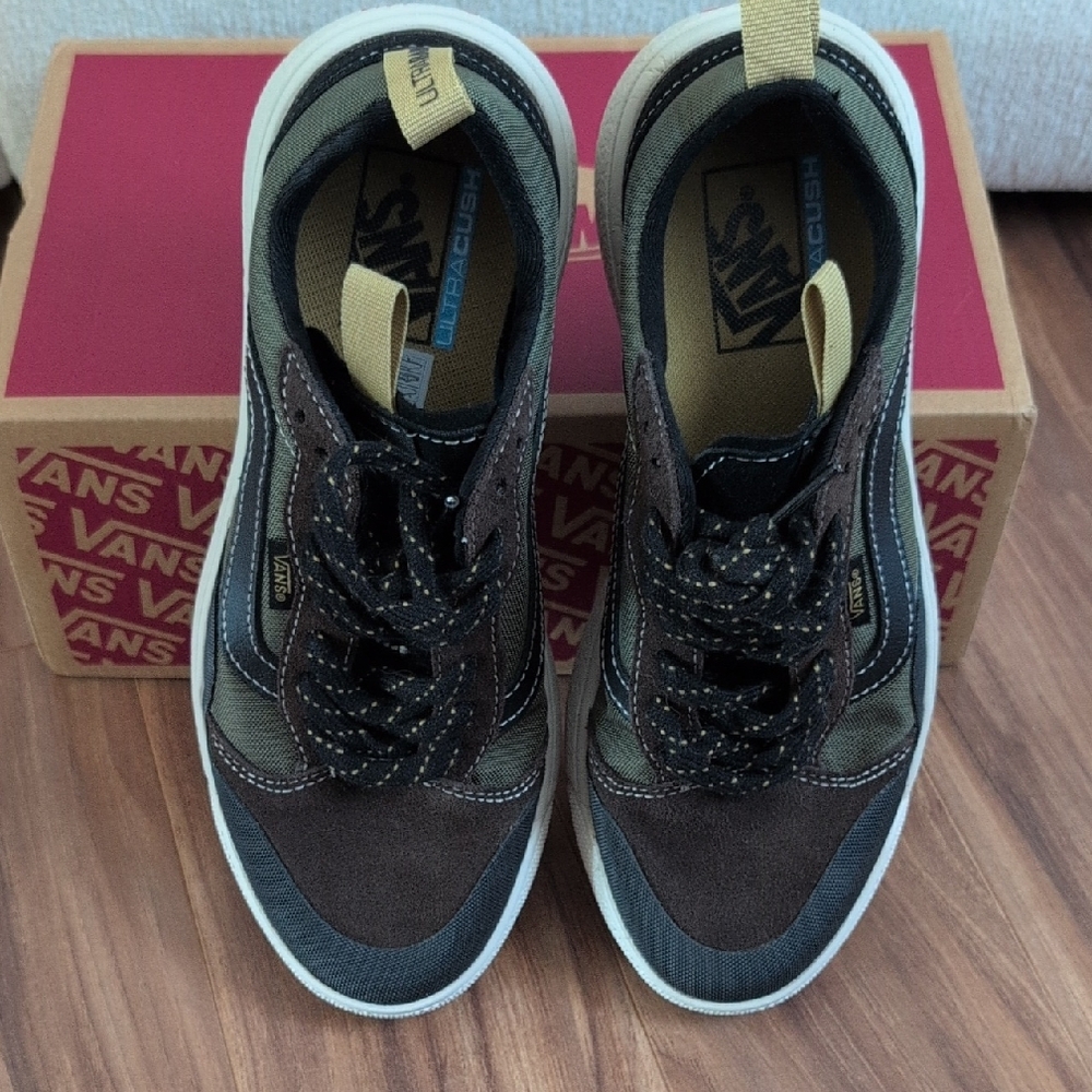 Brand new in box Vans EXO SE Black, Brown, Green Sneakers